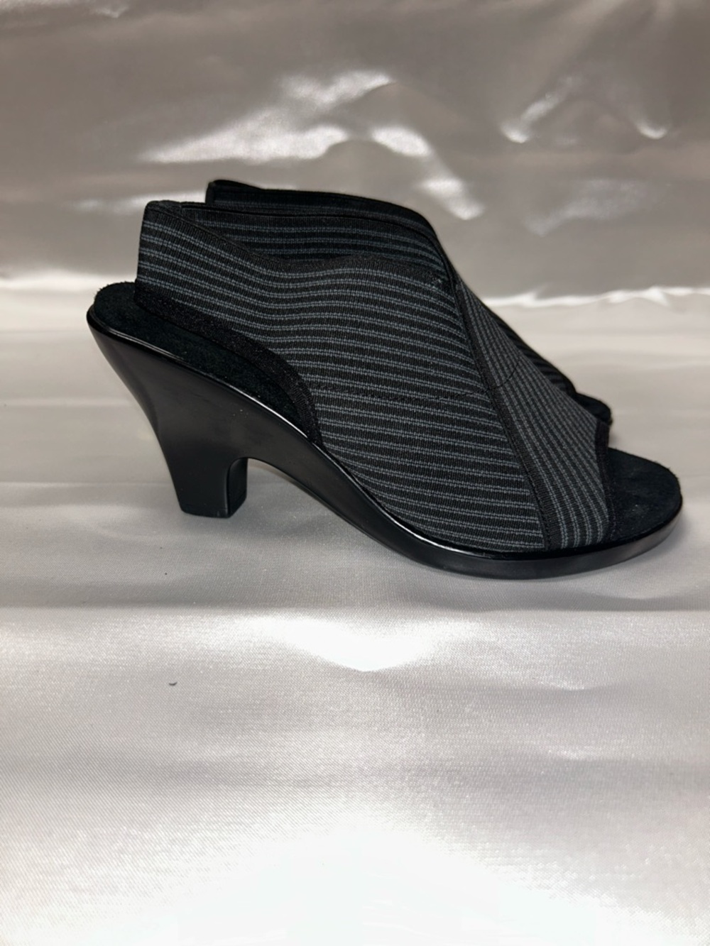 Charleston Shoe Company Black Stripe Comfy Slingback Elastic Knit Sandals Size 6